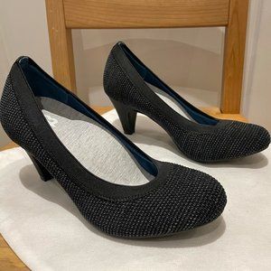 Betabrand Late-to-the-gate heels 7.0US